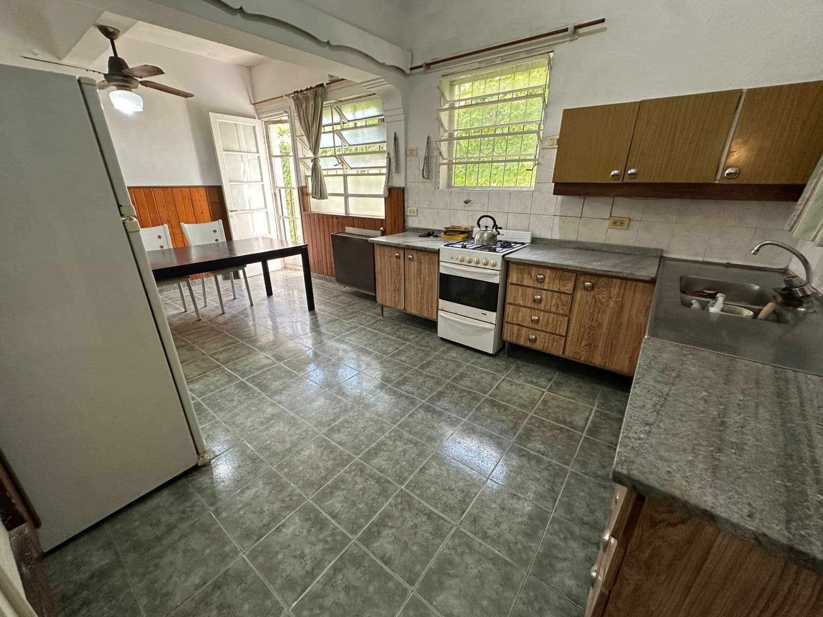 VENTA CASA PARA RECICLAR 3 DORMITORIOS ALBERDI RIO — foto 15
