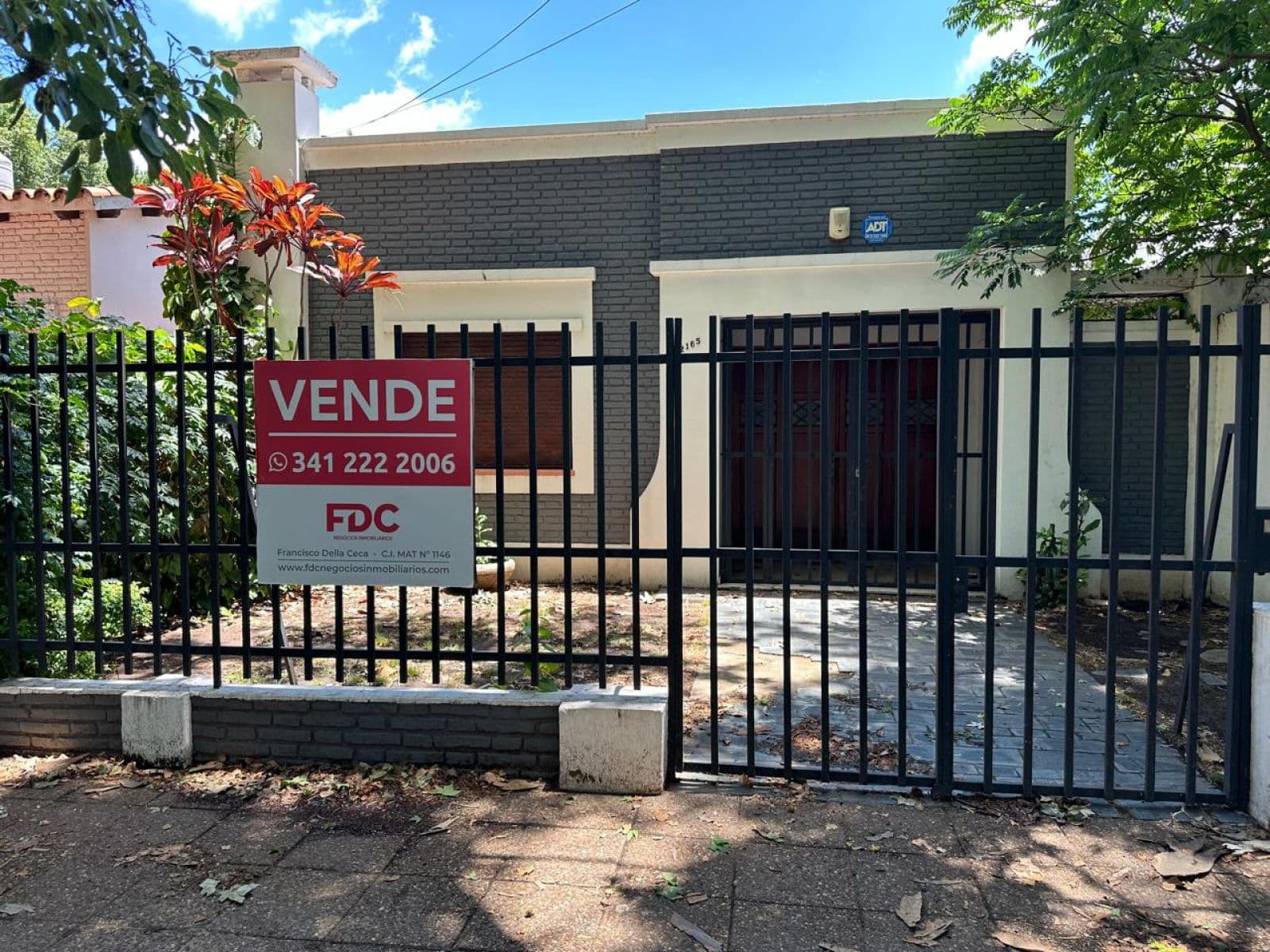 VENTA CASA PARA RECICLAR 3 DORMITORIOS ALBERDI RIO — foto 4