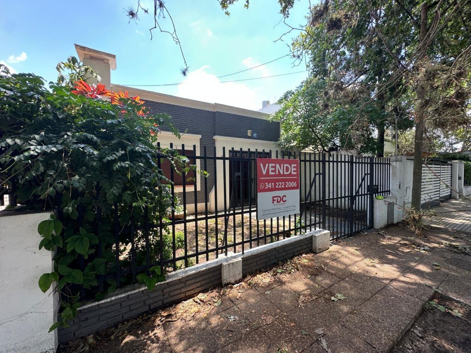 VENTA CASA PARA RECICLAR 3 DORMITORIOS ALBERDI RIO — foto 5
