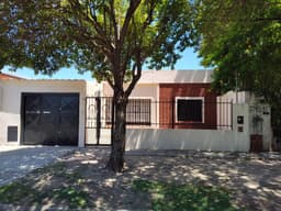 Casa 3 Dormitorios Cochera y Jardin
