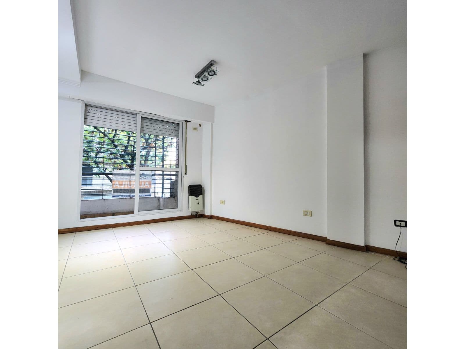 MONOAMBIENTE AL FRENTE CON COCHERA — foto 3