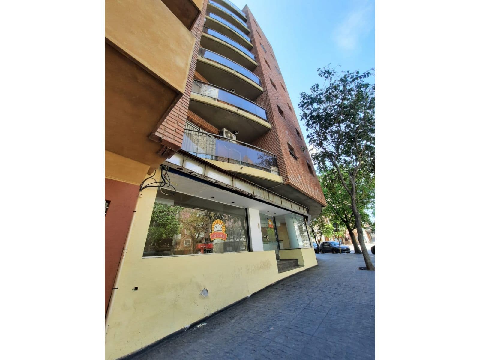 Excelente Local De 120 M2 Con Patio Y Quincho — foto 2