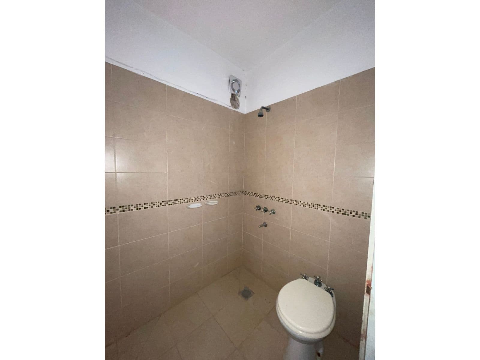 IMPERDIBLE CASA CON GALPÓN EN VENTA - VILLA DEL PRADOS — foto 2