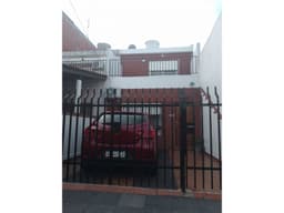 Venta Duplex 3 ambientes con entrada de auto y patio en La Tablada