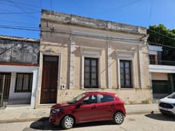 ¡VENTA! Casa céntrica a refaccionar de 3 dormitorios con jardín! Vélez Sarsfield e/ San Martín y Alem – Victoria, Entre Ríos