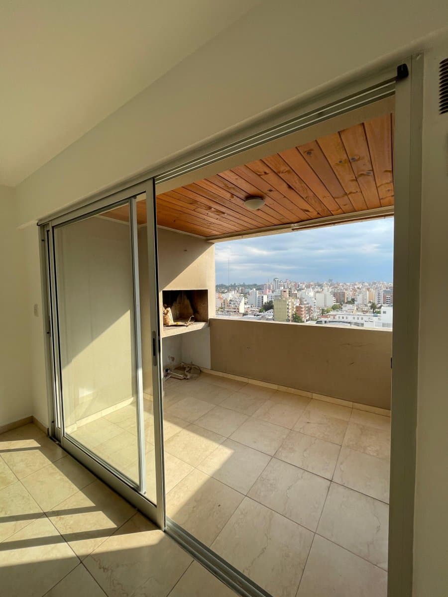 Departamento 1 Dormitorio con Balcon y Cochera En Venta - General Paz — foto 4