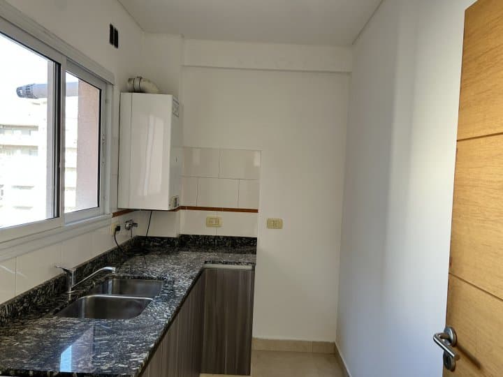 2 AMBIENTES AMPLIOS COCINA SEPARADA CON COCHERA — foto 3