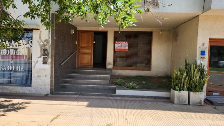 Alquilo Casa 3 dormitorios sin cochera en Barrio Catedral — foto 1