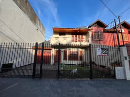 Venta Casa Chalet 4 ambientes con Quincho y Pileta en Villa Luzuriaga