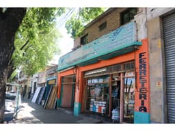 Venta. Local comercial con terreno y deposito.