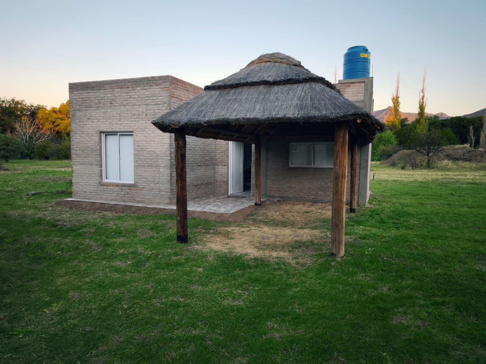VENDO DOS CABAÑAS AMOBLADAS A ESTRENAR EN LUJAN- SAN LUIS — foto 3