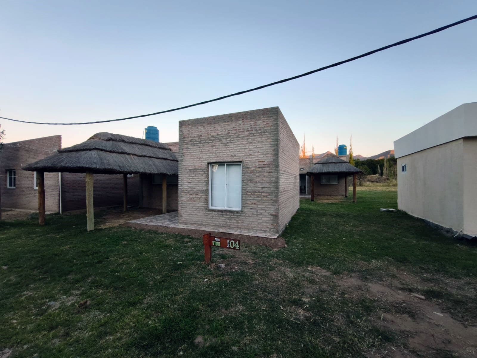 VENDO DOS CABAÑAS AMOBLADAS A ESTRENAR EN LUJAN- SAN LUIS — foto 1