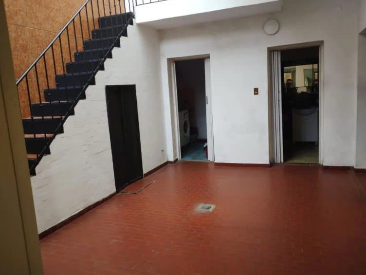 CASA 6 AMBIENTES CON PATIO Y TERRAZA Y LOTE PROPIO — foto 2