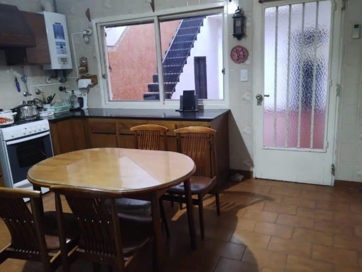 CASA 6 AMBIENTES CON PATIO Y TERRAZA Y LOTE PROPIO — foto 11