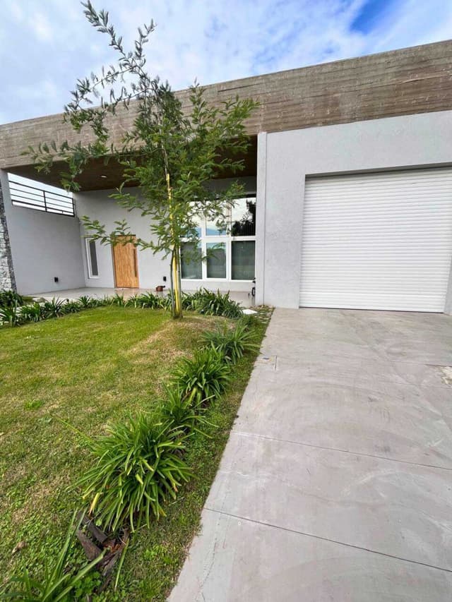 Casa en venta: 4 ambientes en el barrio Area de 60