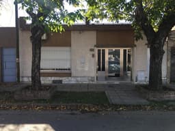 Barrio Belgrano. 3 dormitorios con Jardín y cochera doble.
