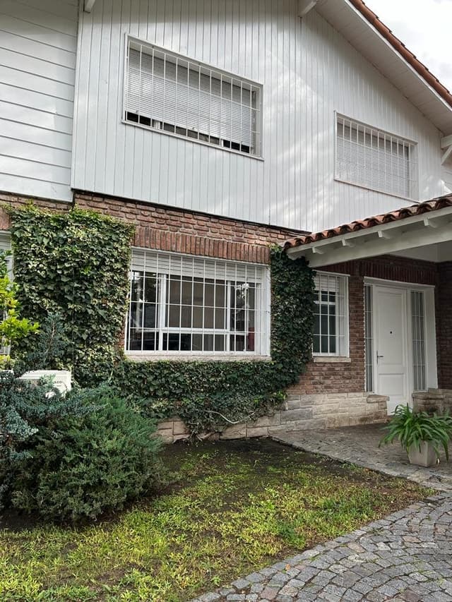 &amp;quot;Casa de 6 Ambientes en Venta en Ranelagh – Amplia y Funcional&amp;quot;