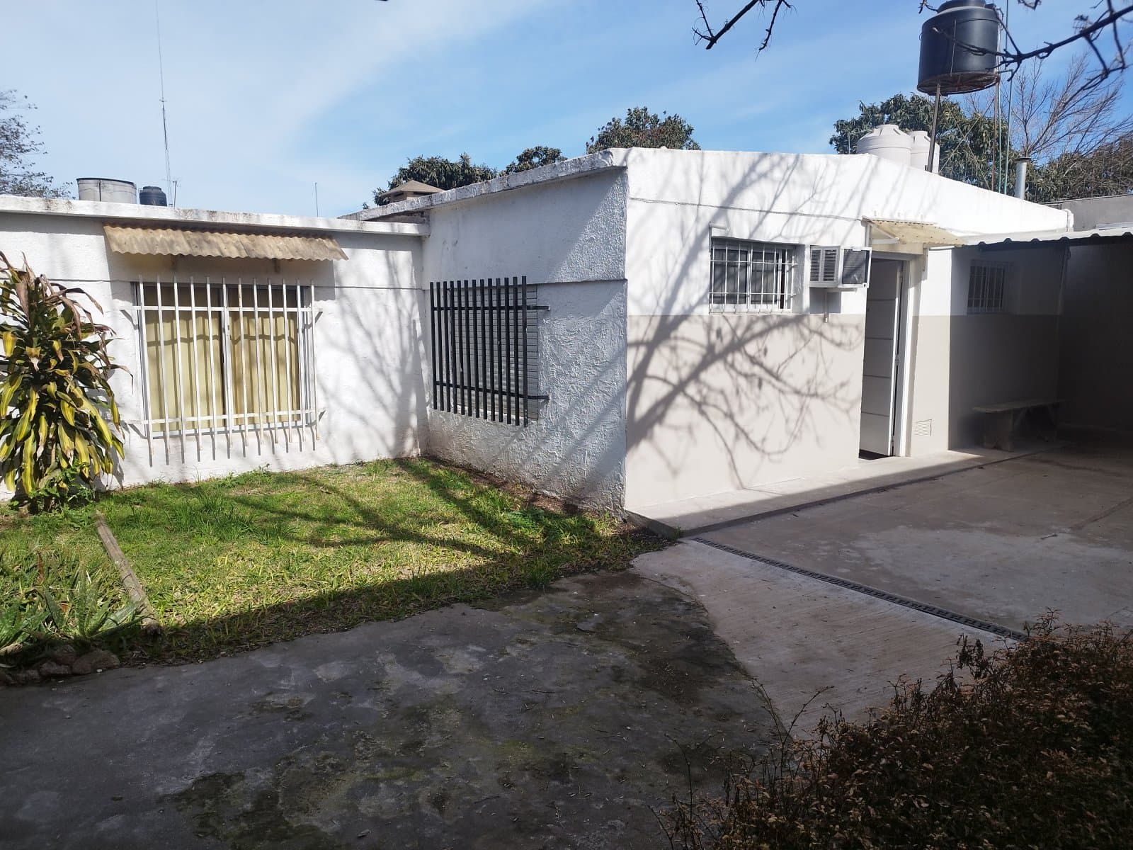 CASA CENTRO DE MANZANA EN BOUCHARD — foto 2