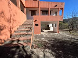 CASA EN VENTA DE 3 DORMITORIOS EN LA PAISANITA