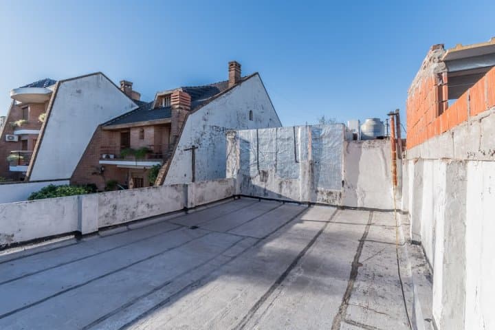 EN VENTA. PH 2 AMBIENTES. A RECICLAR. TERRAZA PROPIA. — foto 1