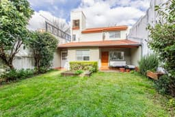 EN VENTA. OLIVOS. CASA. 3 AMBIENTES. ESCRITORIO. JARDÍN. COCHERA.