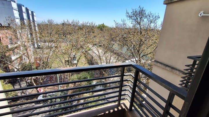 Monoambiente al frente con balcon- Alquiler — foto 9