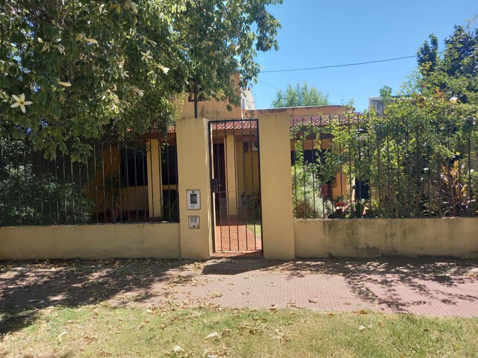 CASA DE 3 DORMITORIOS EN ALBERDI OESTE — foto 1