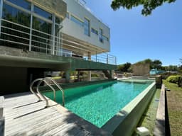 Casa Avutarda 658 E/ Mimbre Y Nogal