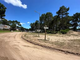 Terreno En Ramón Olivera Y Herman Parini