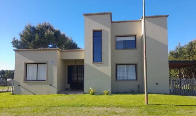 Casa en alquiler con pileta Pinamar Nayades