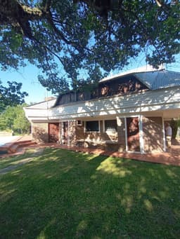 Venta de cuatro lotes de terreno con hermosa casa con jardin y pileta, en funes, posibilidad de proyecto inmobiliario