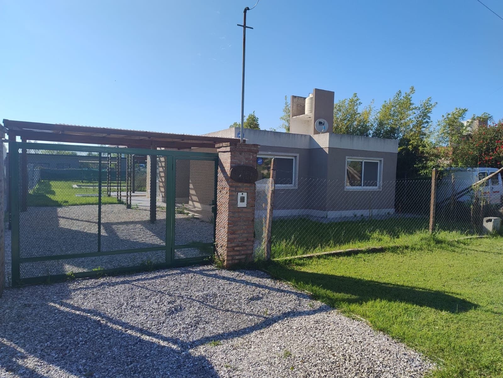 Casa 2 dormitorios con pileta - Punta chacra ( Roldan ) — foto 1