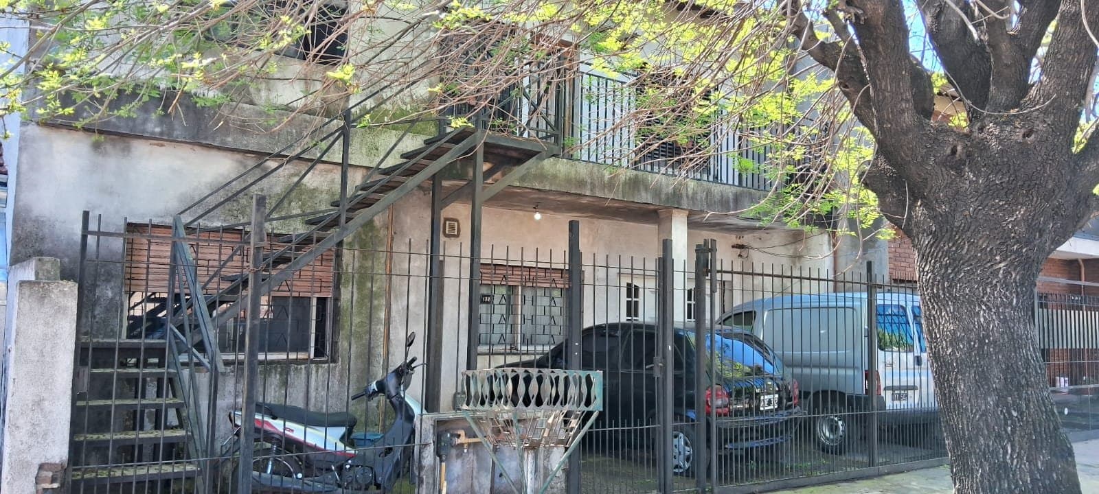 CASA DE 6 DORMITORIOS 3 BAÑOS SON DOS UFs VENTA EN BLOCK RETASADA!!! — foto 1