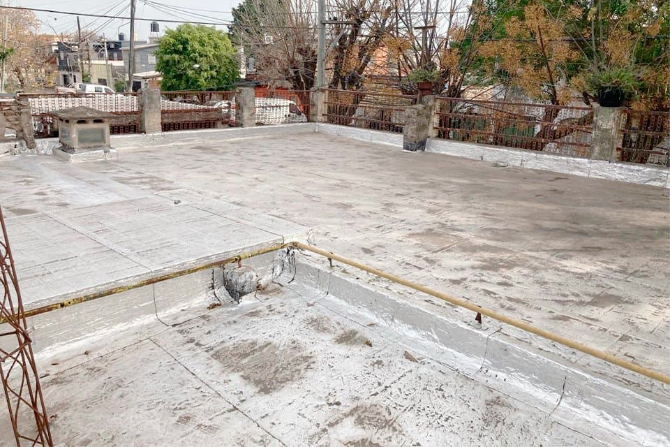 CASA 2 DORMITORIOS CON PATIO ESMERALDA Y AV. URIBURU — foto 7