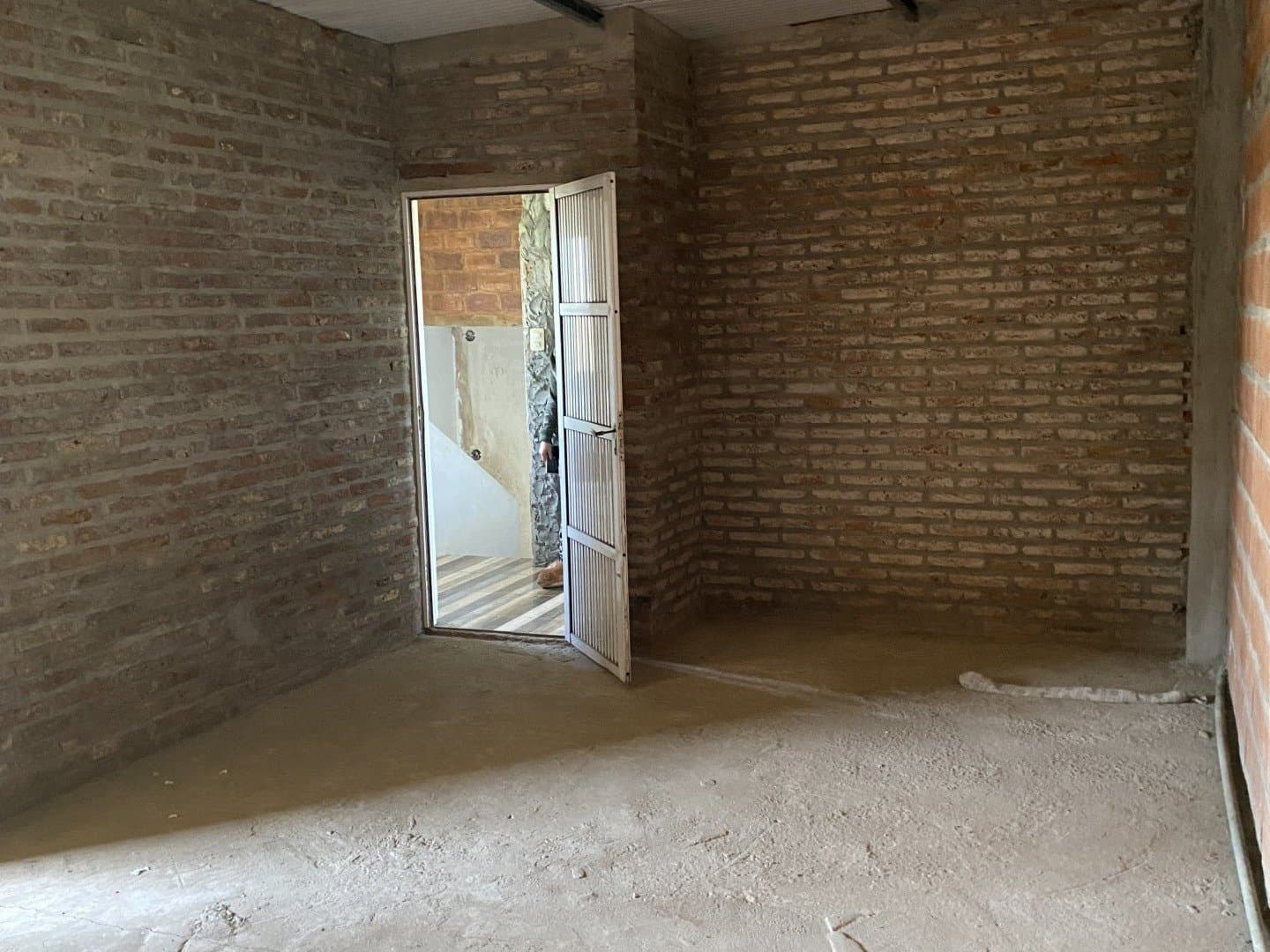 Casa a terminar en barrio Ioppolo sobre colectora — foto 8