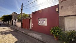 Casa con potencial en ubicación estratégica de barrio Lourdes