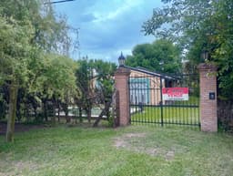 VENDE CASA CON PILETA POR RUTA 14