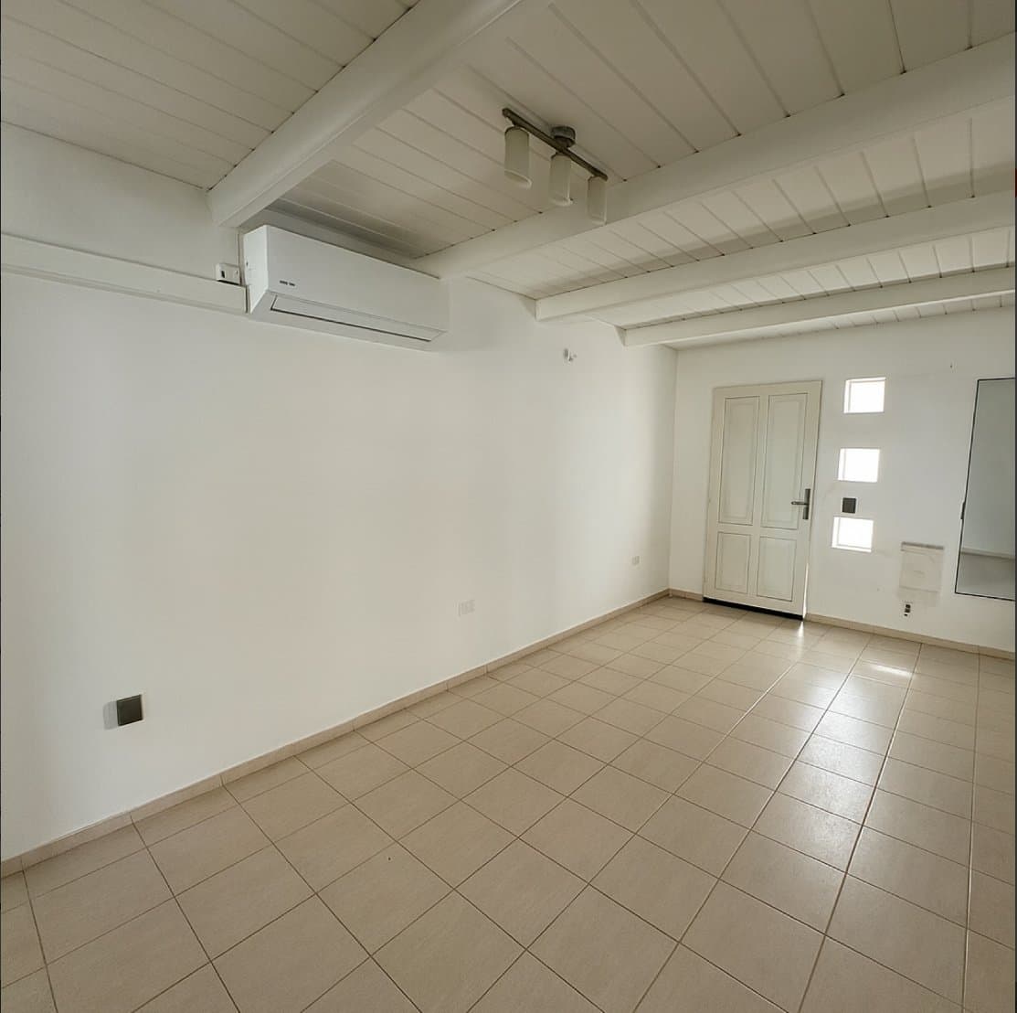 VENDO Duplex Seg 24hs 4 Dorm HOUSING — foto 2