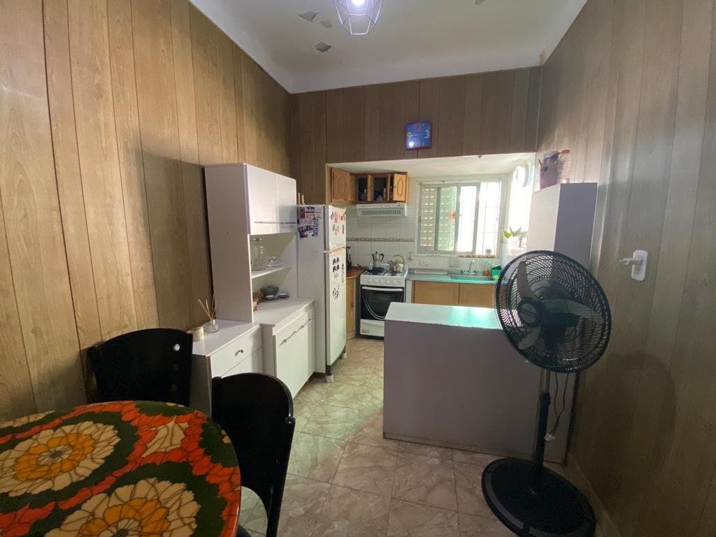 EN VENTA CASA 1 DORMITORIO CON COCHERA — foto 3