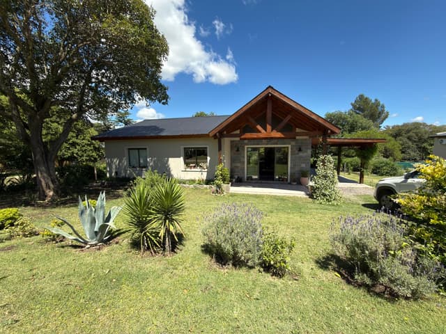 Casa de 3 dormitorios en barrio privado Los Molles, Villa General Belgrano