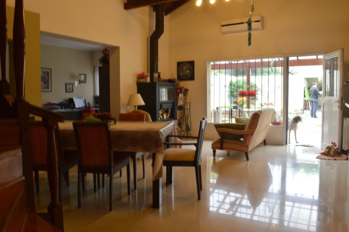 Ituzaingo Chalet De 6 Ambientes De Categoría — foto 7