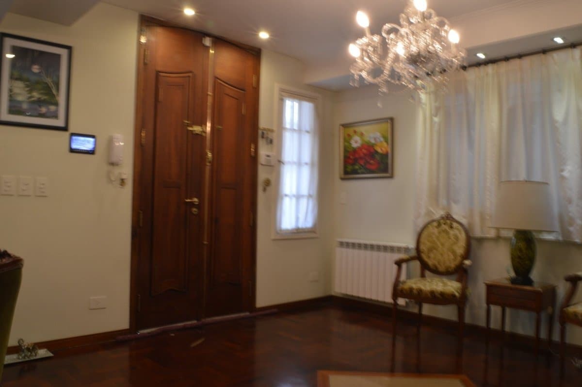 Ituzaingo Chalet De 6 Ambientes De Categoría — foto 2
