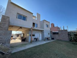 Espectacular casa a terminar en Roldan, 174m2 construidos. Acepta permuta