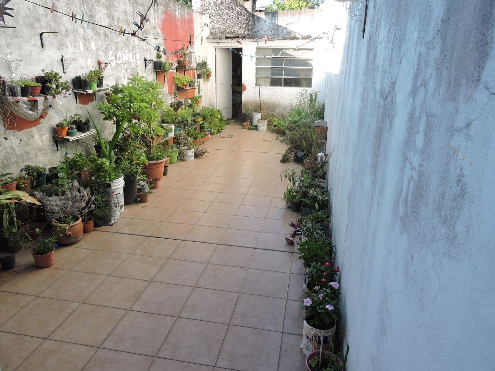 VENTA CASA CON LOCALES EN MORON — foto 2