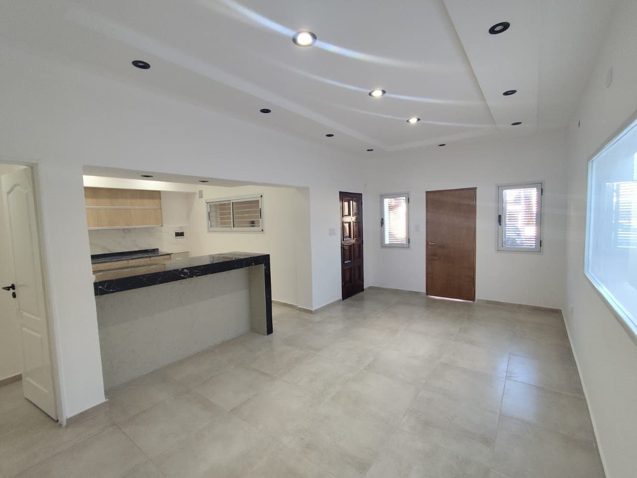 VENDO MODERNA CASA CENTRICA - CIUDAD DE SAN LUIS — foto 2