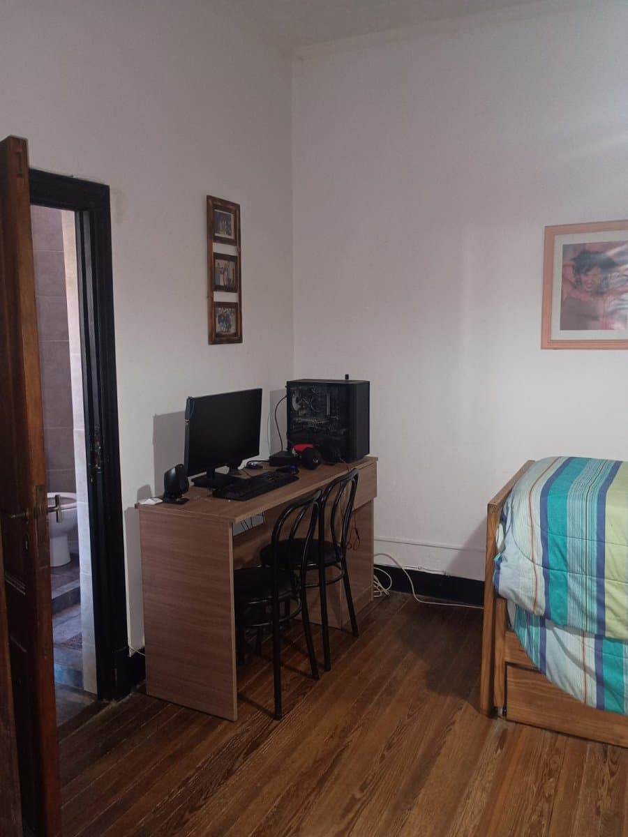 CASA DE PASILLO DE DOS DORMITORIOS, EN BARRIO ABASTO. — foto 9