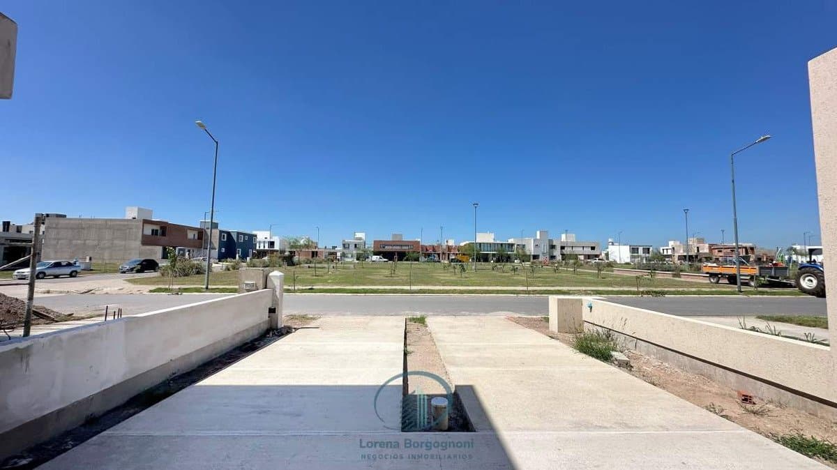 VENTA Duplex Terrazas De Manantiales 4d 3b - Unico Con Dormitorio En Pb! — foto 3