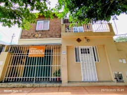 Casa en venta 2 plantas. Av. Casiano Casas 1880