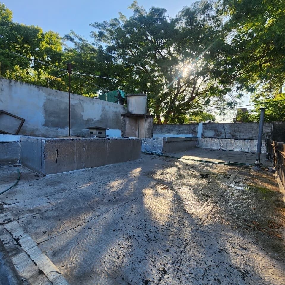 CASA AL FRENTE CON COCHERA — foto 15