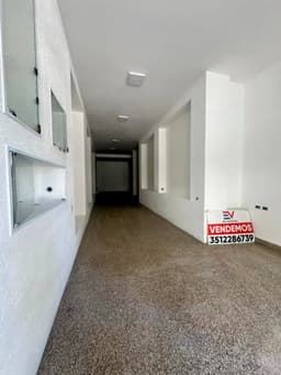 ALQUILER. LOCAL A LA CALLE DE 60 M2 SOBRE AV OLMOS Y ALVEAR. CON BAÑO